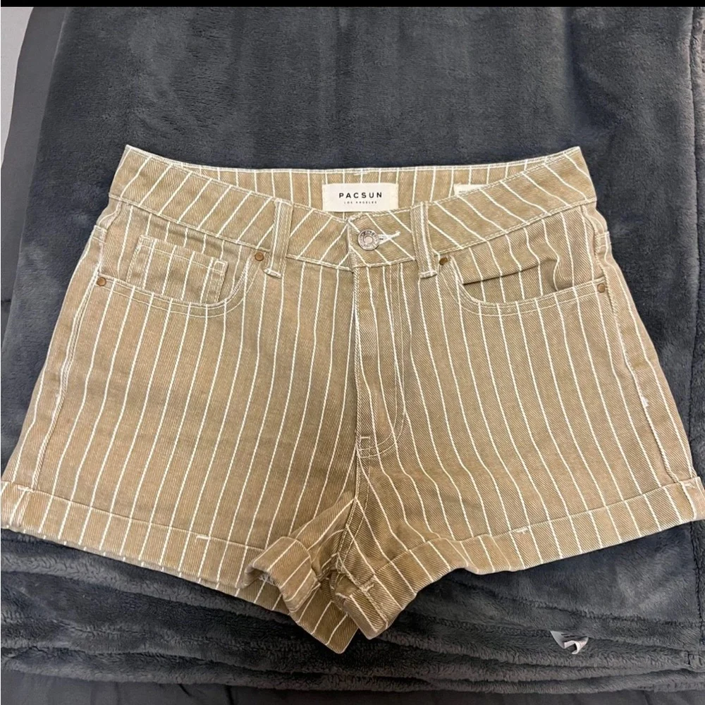 PacSun Mom Short - Picture 2 of 4